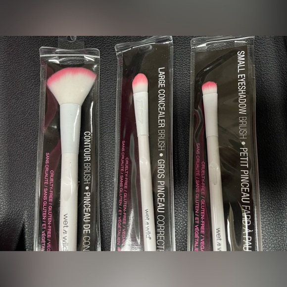 2/10$ NWT Set of 3 brushes (wet n wild) contour, concealer and eyeshadow brush - Picture 3 of 9